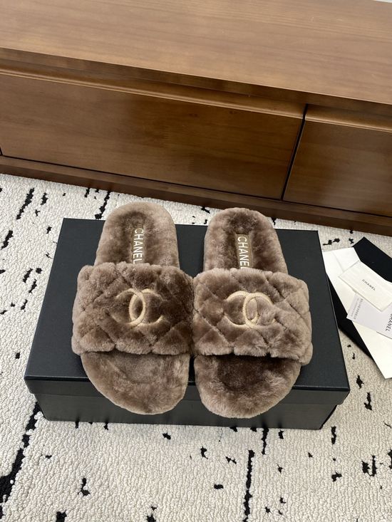 Chanel Vintage Style Low-Heeled Round-Toe Slippers