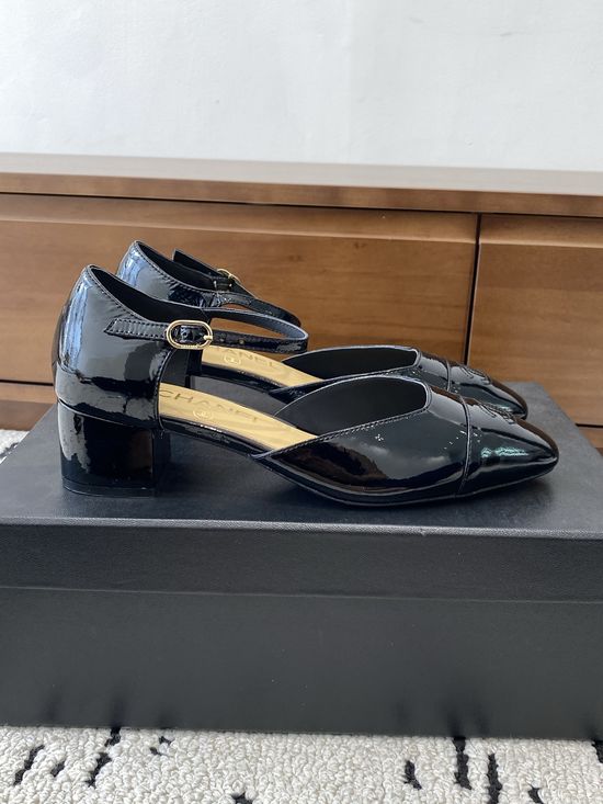 Chanel Elegant Mid Heel Pointed Toe Soft Leather Office Shoes