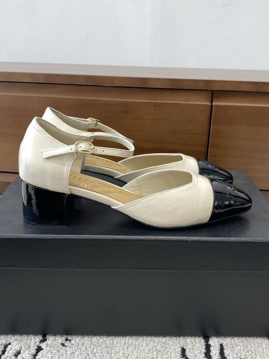 Chanel Elegant Mid Heel Pointed Toe Soft Leather Office Shoes