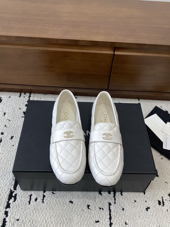 Chanel Vintage Low Heel Pointed Toe Premium Leather Daily Shoes