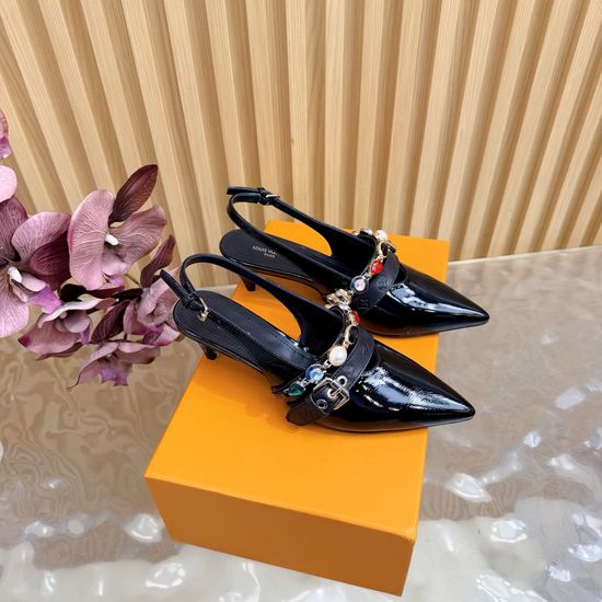 Louis Vuitton Pointed Toe Chain Decor Leather Flats Kitten Heel Sandals