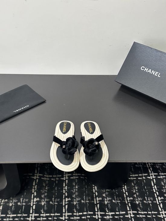 Chanel Exclusive Design Leather Flip-flops