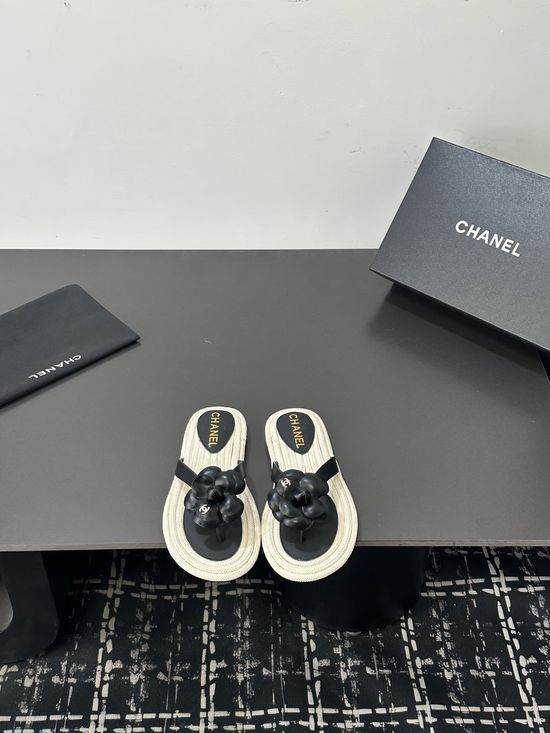Chanel Exclusive Design Leather Flip-flops