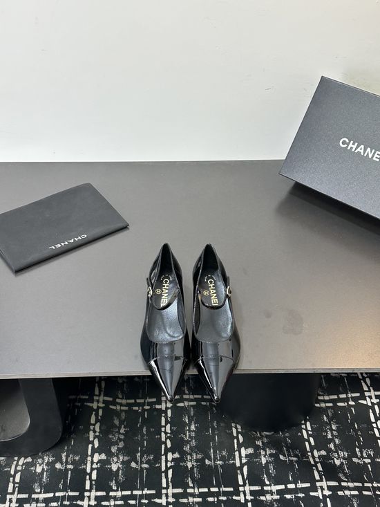 Chanel Classic Pointed-Toe Low-Heeled Mary Jane Shoes