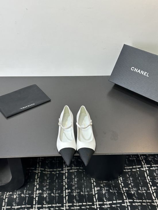 Chanel Classic Pointed-Toe Low-Heeled Mary Jane Shoes