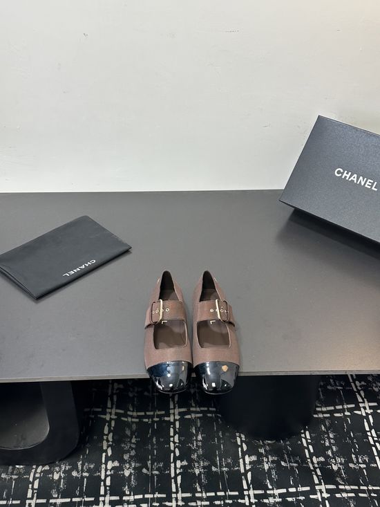 Chanel Sophisticated Ballet Flats with Sparkling Buckle