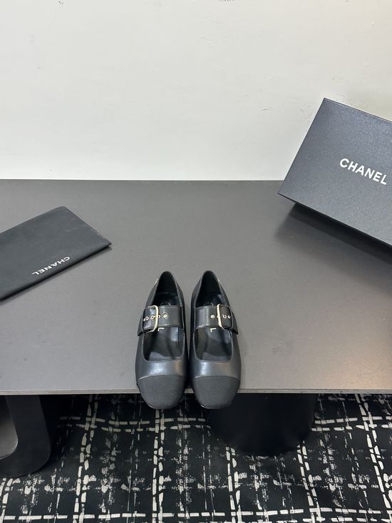 Chanel Sophisticated Ballet Flats with Sparkling Buckle