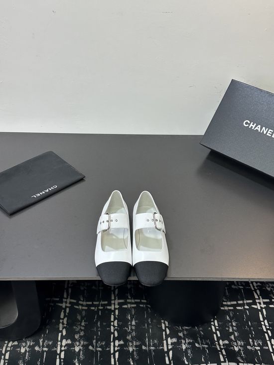 Chanel Sophisticated Ballet Flats with Sparkling Buckle