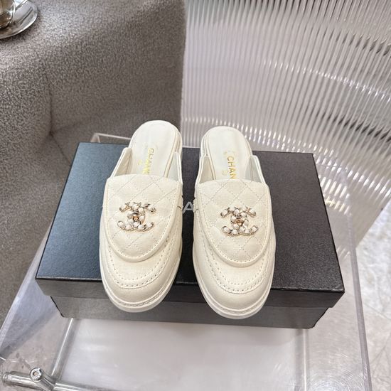 Chanel Elegant Closed-toe Slip-on Shoes with Soft Lining
