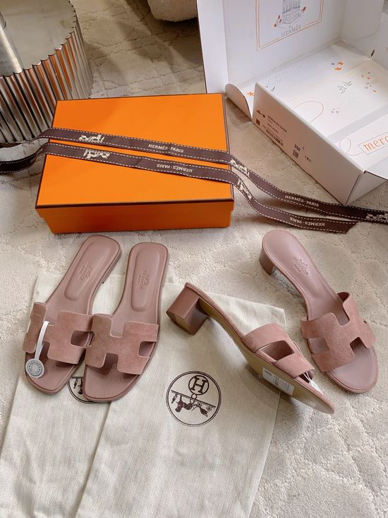 Hermes Premium Leather Slippers with Classic Design