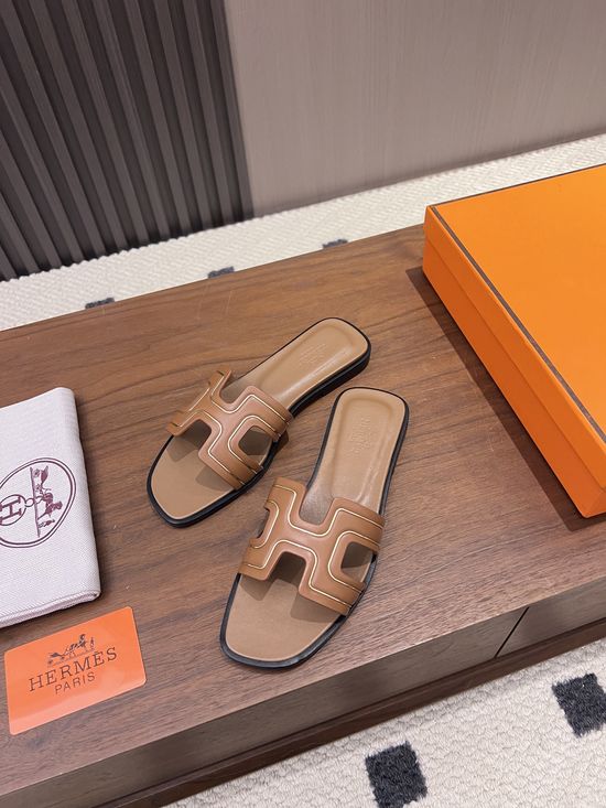 Hermes Handcrafted Metal-bar Design Slippers