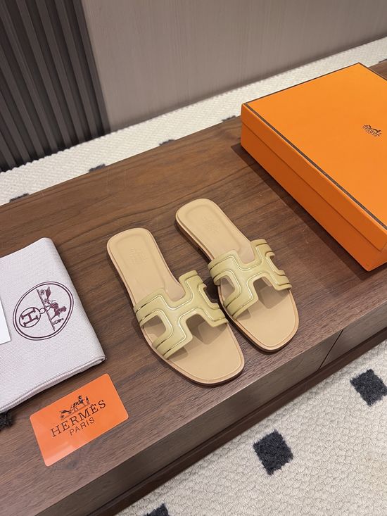 Hermes Handcrafted Metal-bar Design Slippers