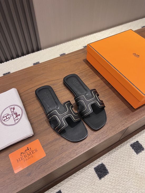 Hermes Handcrafted Metal-bar Design Slippers