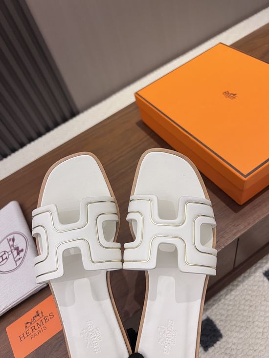 Hermes Handcrafted Metal-bar Design Slippers